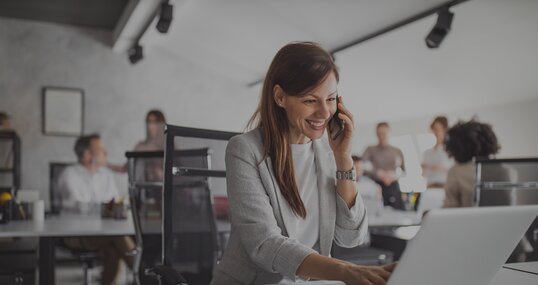 business woman on the phone smiles it jobs timetoact group